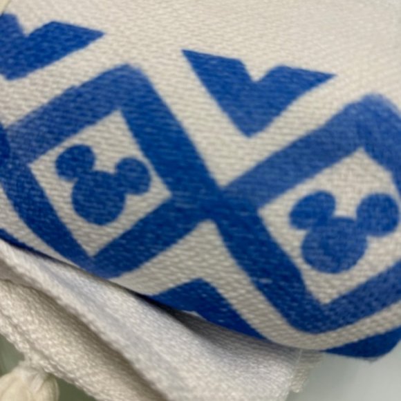 NWT DISNEY Throw Blanket Plaid Manta - Picture 3 of 5